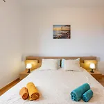 Sunrise Surf House, Big Garden, Hot Tub, Parking, Super-fast Free Wi-fi Tatil Evi *