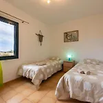 Sunrise Surf House, Big Garden, Hot Tub, Parking, Super-fast Free Wi-fi *