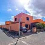 Sunrise Surf House, Big Garden, Hot Tub, Parking, Super-fast Free Wi-fi
