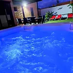 Sunrise Surf House, Big Garden, Hot Tub, Parking, Super-fast Free Wi-fi Tatil Evi *
