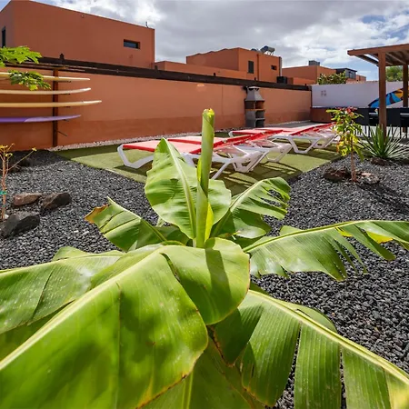 Sunrise Surf House, Big Garden, Hot Tub, Parking, Super-Fast Free Wi-Fi Corralejo