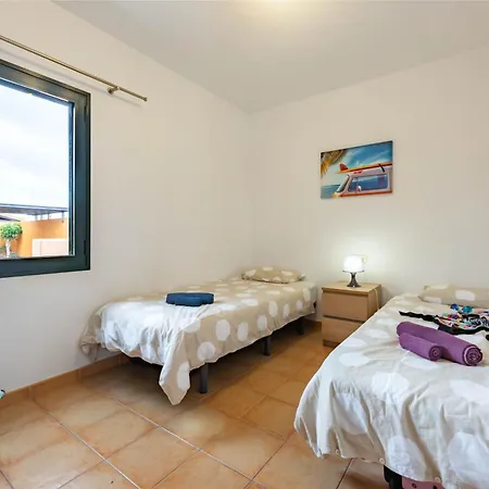 Holiday home Sunrise Surf House, Big Garden, Hot Tub, Parking, Super-Fast Free Wi-Fi Corralejo