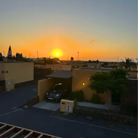 Dom wakacyjny Sunrise Surf House, Big Garden, Hot Tub, Parking, Super-fast Free Wi-fi *