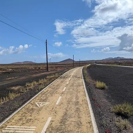 Sunrise Surf House, Big Garden, Hot Tub, Parking, Super-fast Free Wi-fi *