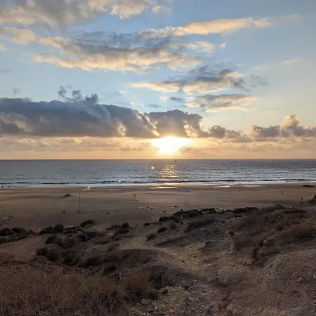 Sunrise Surf House, Big Garden, Hot Tub, Parking, Super-fast Free Wi-fi