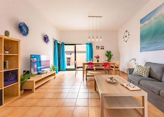 Vakantiehuis Sunrise Surf House, Big Garden, Hot Tub, Parking, Super-fast Free Wi-fi *