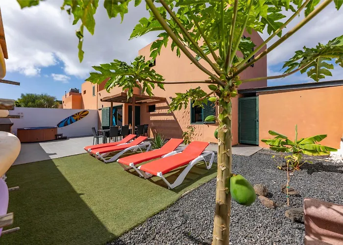 Sunrise Surf House, Big Garden, Hot Tub, Parking, Super-fast Free Wi-fi