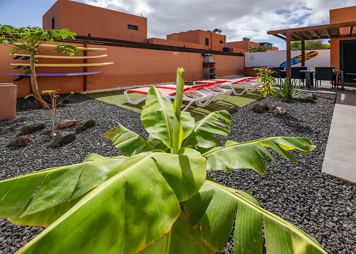 Sunrise Surf House, Big Garden, Hot Tub, Parking, Super-fast Free Wi-fi Corralejo