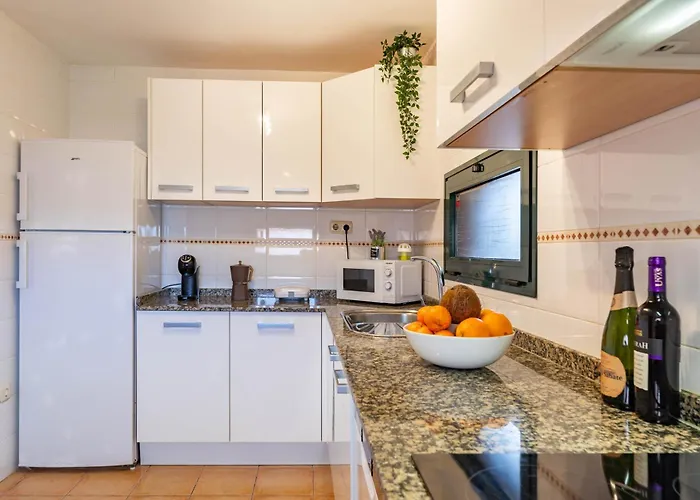 Sunrise Surf House, Big Garden, Hot Tub, Parking, Super-fast Free Wi-fi Semesterbostad *