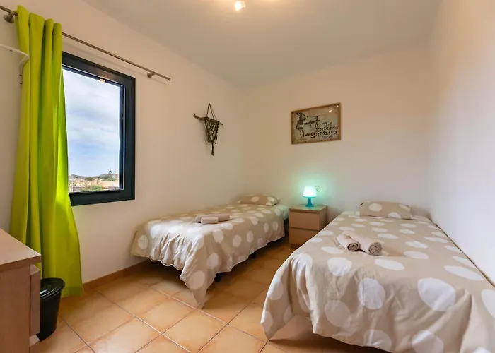 Sunrise Surf House, Big Garden, Hot Tub, Parking, Super-fast Free Wi-fi *