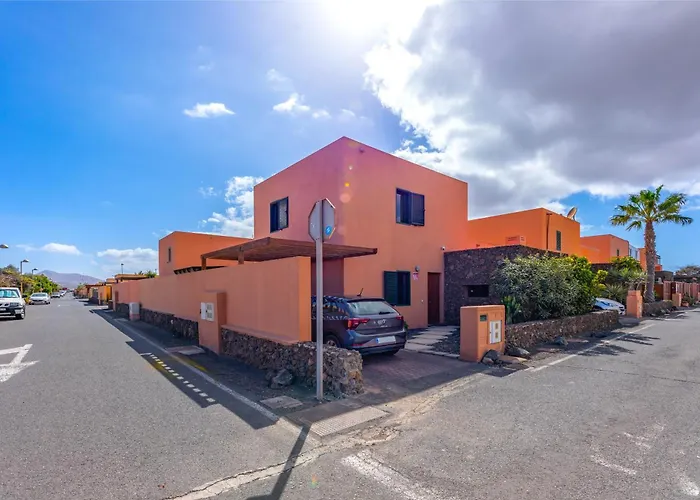 Sunrise Surf House, Big Garden, Hot Tub, Parking, Super-fast Free Wi-fi