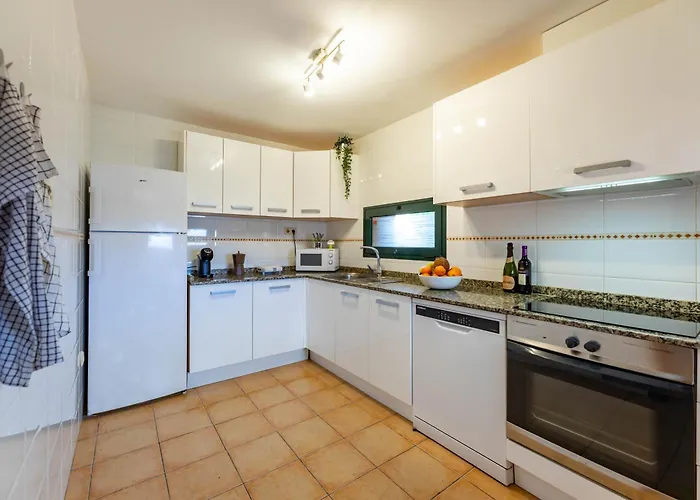 Sunrise Surf House, Big Garden, Hot Tub, Parking, Super-fast Free Wi-fi Vakantiehuis Corralejo