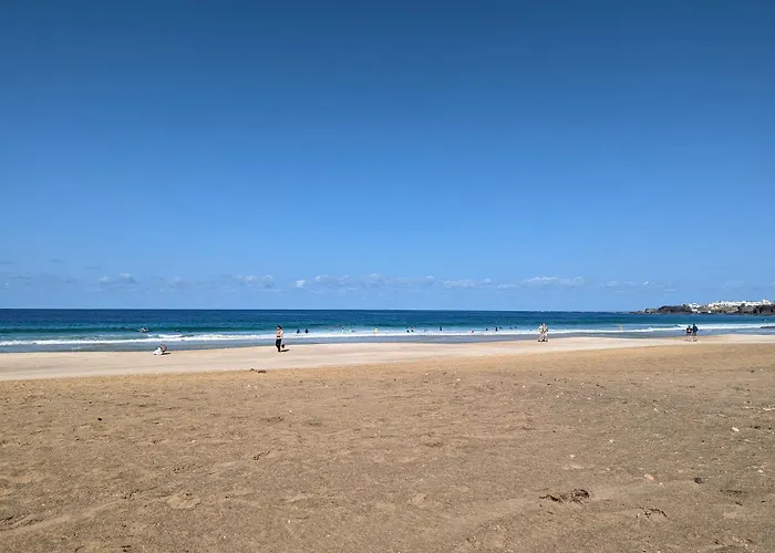 Sunrise Surf House, Big Garden, Hot Tub, Parking, Super-fast Free Wi-fi Corralejo