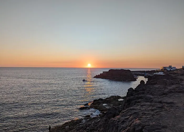 Sunrise Surf House, Big Garden, Hot Tub, Parking, Super-fast Free Wi-fi