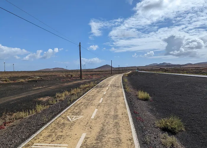 Sunrise Surf House, Big Garden, Hot Tub, Parking, Super-fast Free Wi-fi *