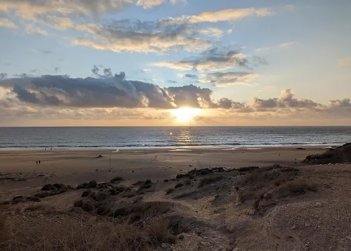 Sunrise Surf House, Big Garden, Hot Tub, Parking, Super-fast Free Wi-fi