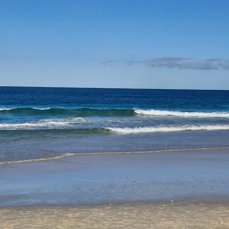 Holiday home Sunrise Surf House, Big Garden, Hot Tub, Parking, Super-Fast Free Wi-Fi