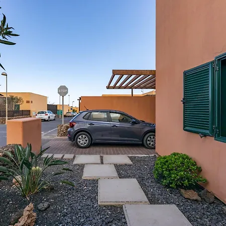 Sunrise Surf House, Big Garden, Hot Tub, Parking, Super-Fast Free Wi-Fi