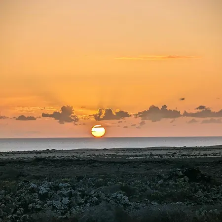 Sunrise Surf House, Big Garden, Hot Tub, Parking, Super-fast Free Wi-fi 度假居